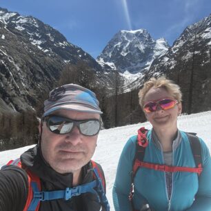 Z výstupu po sjezdovce z Arolly, v pozadí Mont Collon (3.637 m)