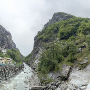 Romantická malebná vesnice Gondo až na Italských hranicích