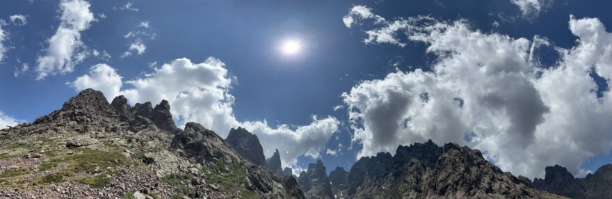 Pohled na Monte Cinto (2.706 m) od Haut Asco