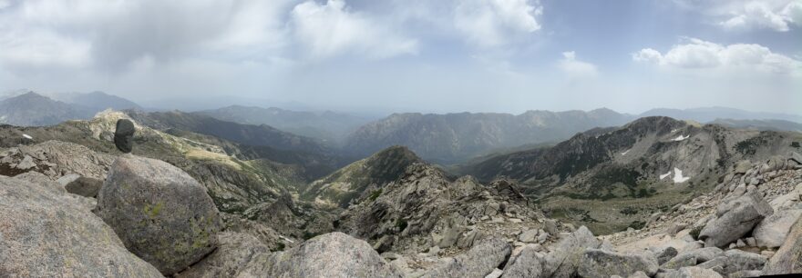 Pohled z Monte Renoso (2.352 m) severním směrem