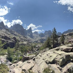 Pohled na Monte Cinto (2.706 m) od Haut Asco