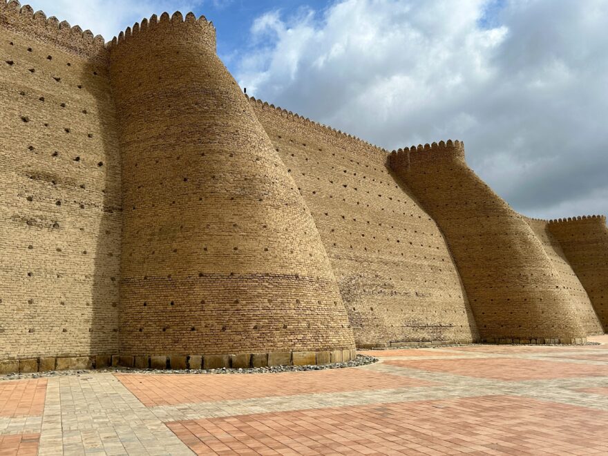 Uzbekistán, hradby Buchary