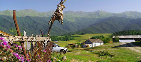 Fantastický help-camp v gruzínských horách. Obnova historických památek v tajemné Tušetii