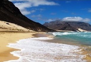 Duhové Kapverdy vítají příchozí karnevalem