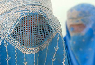 Afghánky v burce i bez ní