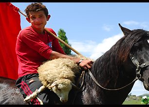 Gruzie: koně cválají na festival pohostinnosti Tušetoba