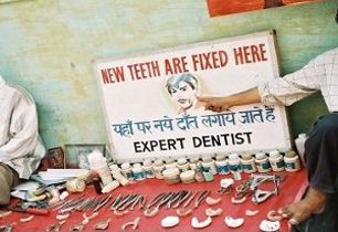 Zubaři na indické ulici. Bolest přejde sama