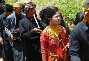 Na indonéském Sulawesi můžete sledovat pohřeb prolitý zvířecí krví