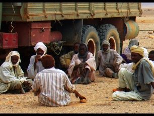Podél jižní hranice až k hoře Al Uweinat a setkání s uprchlíky z Dárfúru