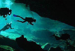 Potápění v mexických cenotech je podle nadšenců mnohem větším lákadlem než pyramidy