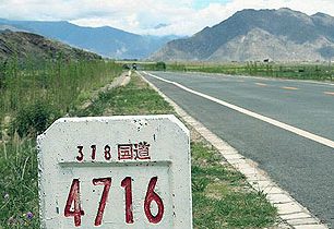 Po Friendship Highway ze Lhasy do Káthmandů:  Gyantse, Shigatse, Rongphu, Everest base camp