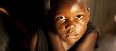 Jdi a zabíjej: Výstava fotografií dětských vojáků v Africe