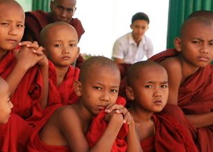 Víte, co dělá průvodkyně, když v Barmě ztratí 6500 USD na celý zájezd?