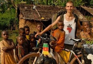 5000 km na kole skrz Afrikou za podporu slonů