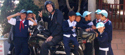 Na dvou kolech ve Vietnamu aneb podrobný návod jak se stát asijským motorkářem
