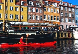 City-kayaking v Kodani nabízí volnost a nový pohled na město
