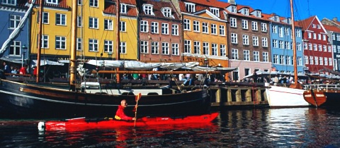 City-kayaking v Kodani nabízí volnost a nový pohled na město