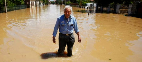 Do zatopených oblastí v Bosně, Hercegovině a Srbsku se vydává pomáhat Člověk v tísni. Pomozte taky!