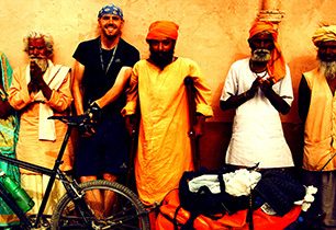 Alegria: cesta na kole přes Himálaj dává radost a pomáhá malomocným