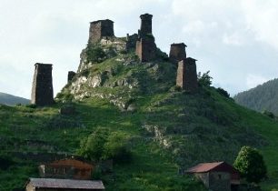 Vydejte se značit turistické trasy na Help camp do Gruzie