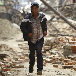 Tým Člověka v tísni je v Nepálu a vyráží do zemětřesením nejvíce poničených oblastí