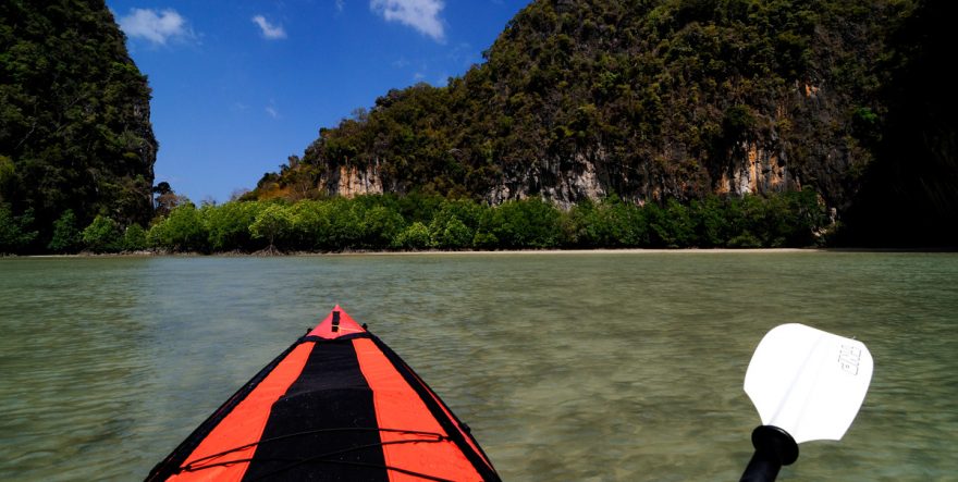 Na mořském kajaku po zátoce Phang-Nga