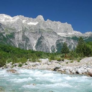 Poodhalte taje nedotčeného politického skanzenu Envera Hodži, navštivte Albánii!
