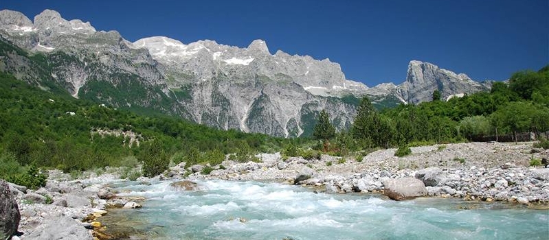 Poodhalte taje nedotčeného politického skanzenu Envera Hodži, navštivte Albánii!