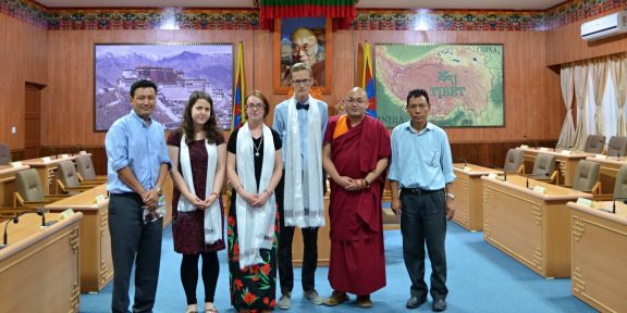 Tashi Delek u vrcholných tibetských představitelů – návštěva tibetského parlamentu