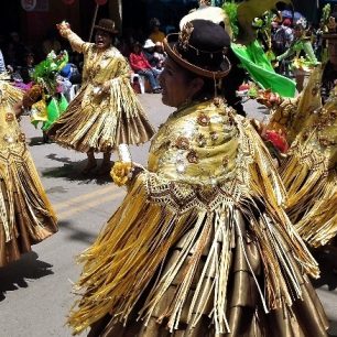 Folklórní festival v Peru: tři týdny tancování u jezera Titicaca