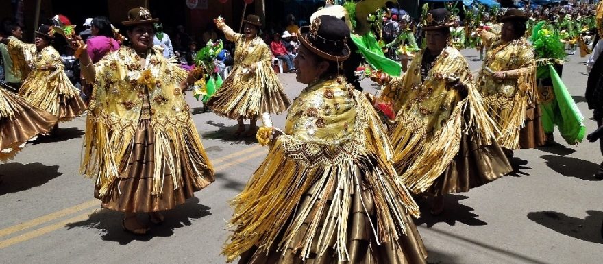 Folklórní festival v Peru: tři týdny tancování u jezera Titicaca