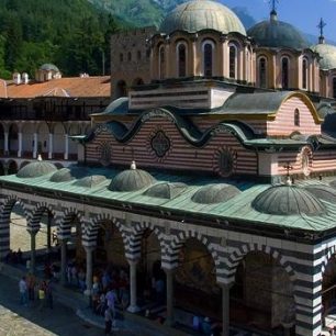 Bulharská nej – pláže, letovisko, klášter i skalní kostely