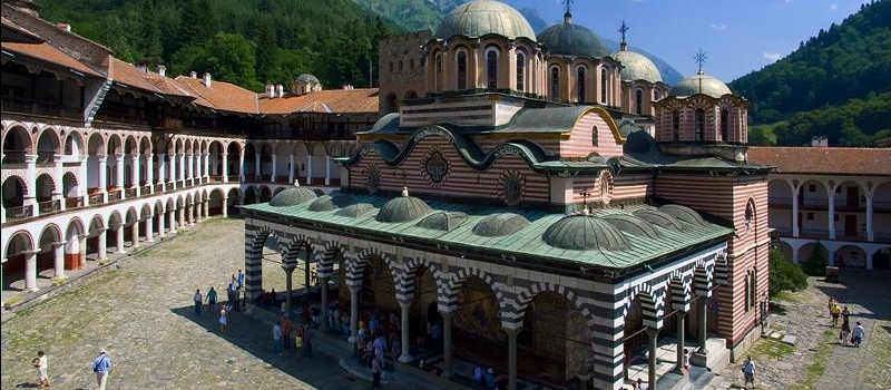 Bulharská nej – pláže, letovisko, klášter i skalní kostely