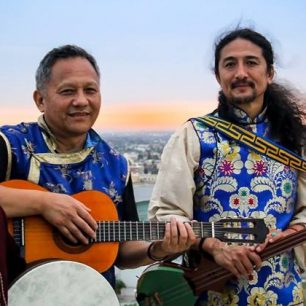 Tibetský zpěvák Techung s kapelou míří opět do Prahy