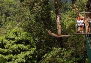 Outdoorové aktivity na Kostarice: Potápění, surfing, rafting či lanovky mezi korunami stromů
