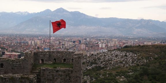 Lesk a bída albánského města Skadar