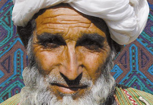 SOUTĚŽ: Špioni, zbraně, opium a ropa v knize Hedvábnou stezkou