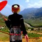 FOTOREPORTÁŽ: Na své cestě kolem světa se fotí v místních tradičních krojích. Teď o ní natáčí thajská televize