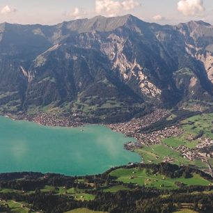 FOTOREPORTÁŽ: Barevný pohled na Švýcarsko z dronu