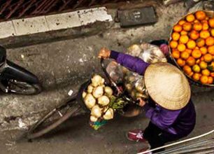 Hawkers of Ha Noi: těžký život vietnamských pouličních prodavačů, které fotí každý turista
