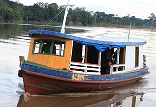 Člunem po Amazonce? Připravte se na boj s byrokracií, přírodními živly a možná i piráty a uprchlými vězni