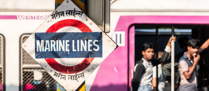 Mumbai local: Cestování pověstnými indickými příměstskými vlaky