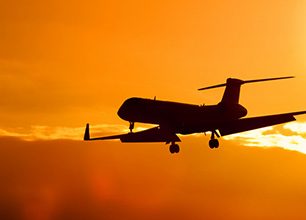 Novinky v KLM: Vyzkoušejte si cestovaná v business class, poznejte novou členku týmu s umělou inteligencí a nebo zjistěte, jak funguje nový jídelní servis!