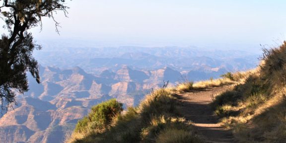 Etiopské pohoří Simien nabízí až desetidenní treky s výstupem do 4 543 m. n. m.
