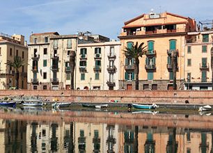 Sardinská města, která nevynechat: Alghero, Cagliari, Sassari a malebná Bosa a Castelsardo