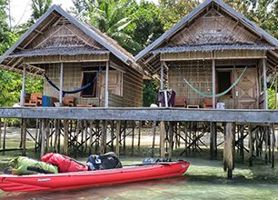 Tropické ráje Tichého oceánu: Papua a Raja Ampat se dají zkoumat a poznávat pěšky, lodí i na kajaku