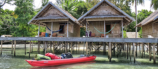 Tropické ráje Tichého oceánu: Papua a Raja Ampat se dají zkoumat a poznávat pěšky, lodí i na kajaku