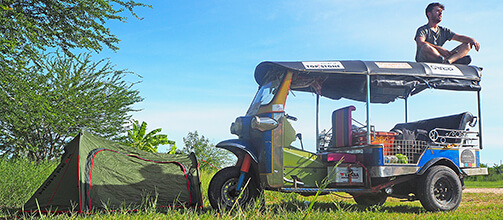 ROZHOVOR: S Tomíkem na cestách o putování po širém světě v tuktuku, pěšky nebo na kole
