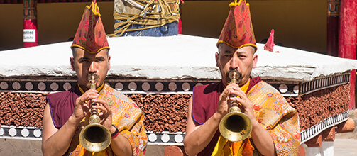 Buddhistický festival masek v klášteře Hemis: úchvatná podívaná poskvrněná turismem