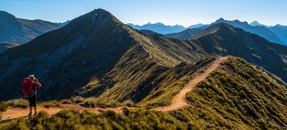 FIORDLAND: Nekonečnými pásy hor a pohádkovým pralesem Nového Zélandu